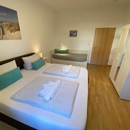 Zur Schleuse - Ferienwohnung Bis 6 Personen Mit Gem Garten Rostock Luaran gambar