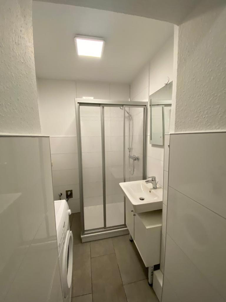 Zur Schleuse - Ferienwohnung Bis 6 Personen Mit Gem Garten Rostock Luaran gambar