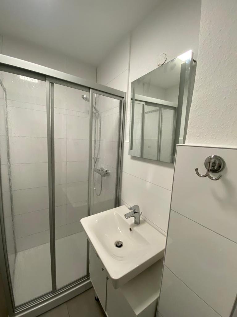 Zur Schleuse - Ferienwohnung Bis 6 Personen Mit Gem Garten Rostock Luaran gambar